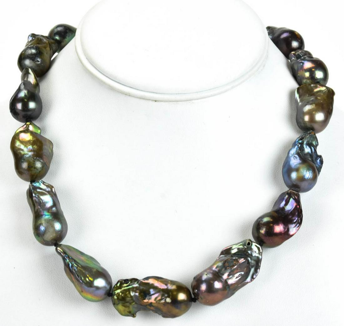 Hand Knotted Necklace w Large Cultured Black Pearl (1 of 5)