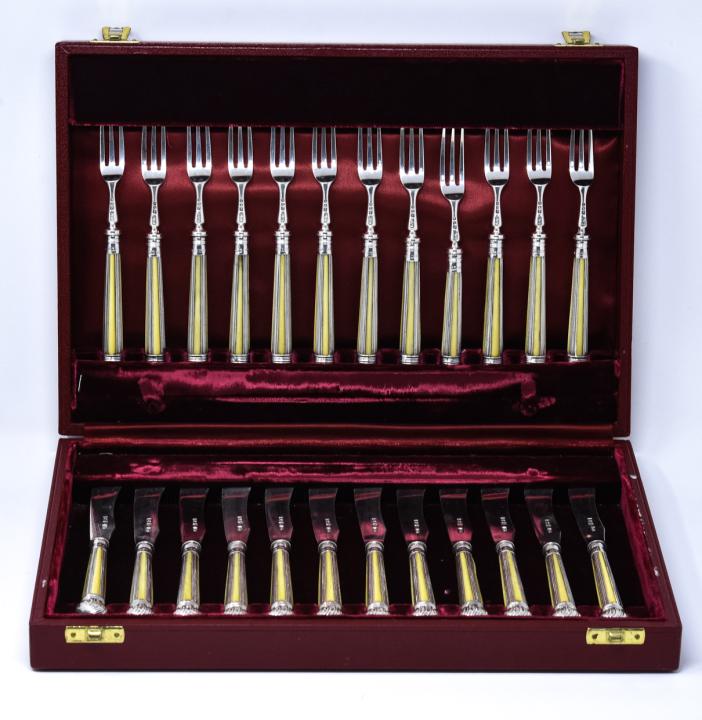 English Sterling Lionel Alfred Crichton Fish Set: English Sterling Lionel Alfred Crichton Fish Set. Set for 12 of fish forks and fish knives. Hallmarked. In fitted case. Fork measures 6.25 inches, knives measures 7.75 inches. Purchased at Garrard in
