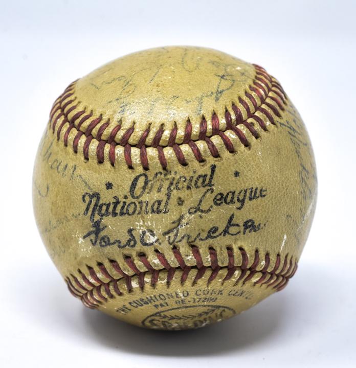 1946 Chicago Cubs Signed Baseball (1 of 9)