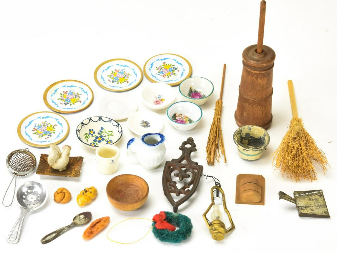 Collection Antique & Vintage Dollhouse Accessories (1 of 5)
