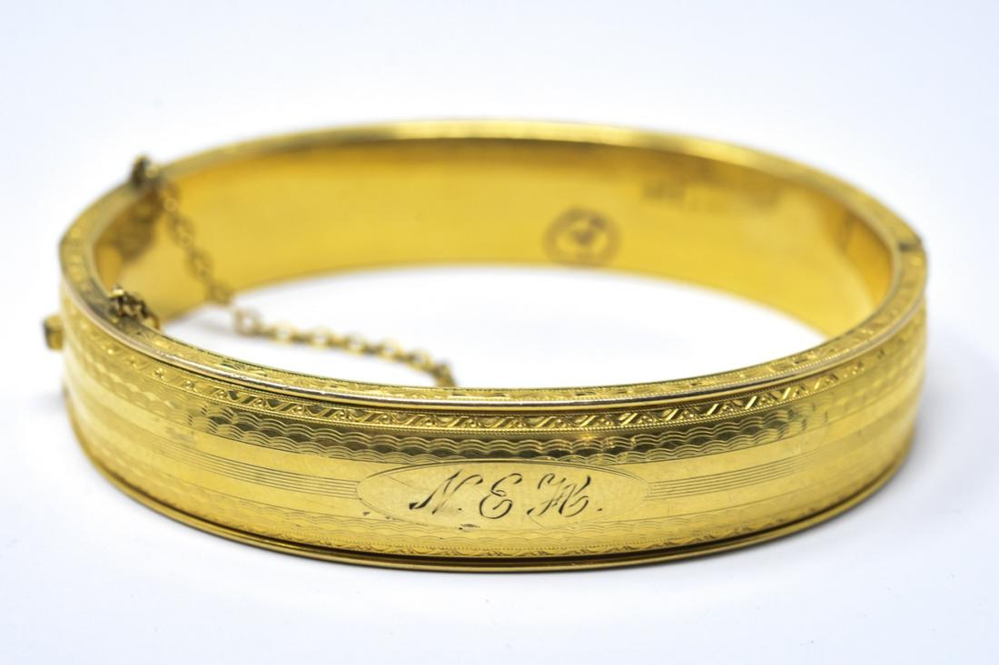 Estate Gold Filled Hinged Bangle Bracelet: Estate Gold Filled Hinged Bangle Bracelet w Safety Chain. Made by hayward, 1/20 10kt gold filled. Weighs approximately 22.7 grams total. Measures 2.25 inches across interior opening.