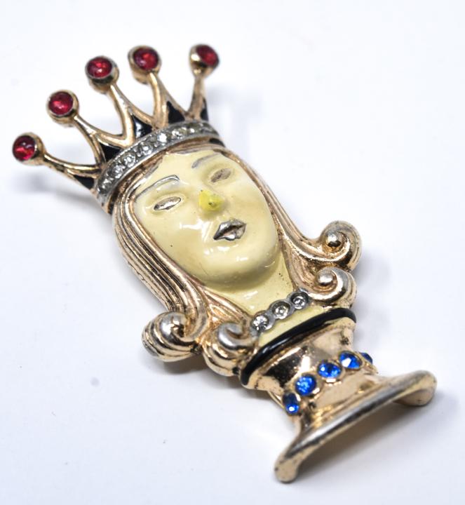 Vintage C 1945 Crown Trifari Chess Piece Brooch: Vintage C 1945 Crown Trifari Chess Piece Clip Brooch. Sterling silver, enamel, rhinestones. Signed and hallmarked. Patent 140843 from April 10, 1945. Measures 1.5 inches in length.