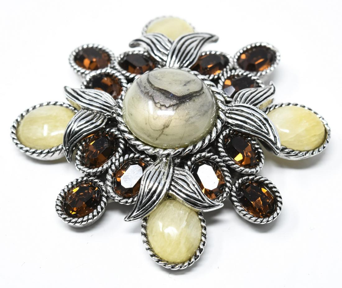 Vintage Ciner Brooch Silver Tone Quatrefoil: Vintage Ciner Brooch Silver Tone Quatrefoil w Rope Twist Motif, marbled cabochons and rhinestones. Signed. Measures 2.5 inches in width.
