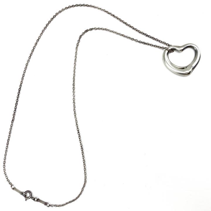 Vintage Tiffany & Co Elsa Peretti Heart Necklace: Vintage Tiffany Peretti Heart Necklace – A lovely example of the Tiffany & Co open heart pendant and necklace by Elsa Peretti. Both the floating heart and chain are fully hallmarked for Tiffany and 