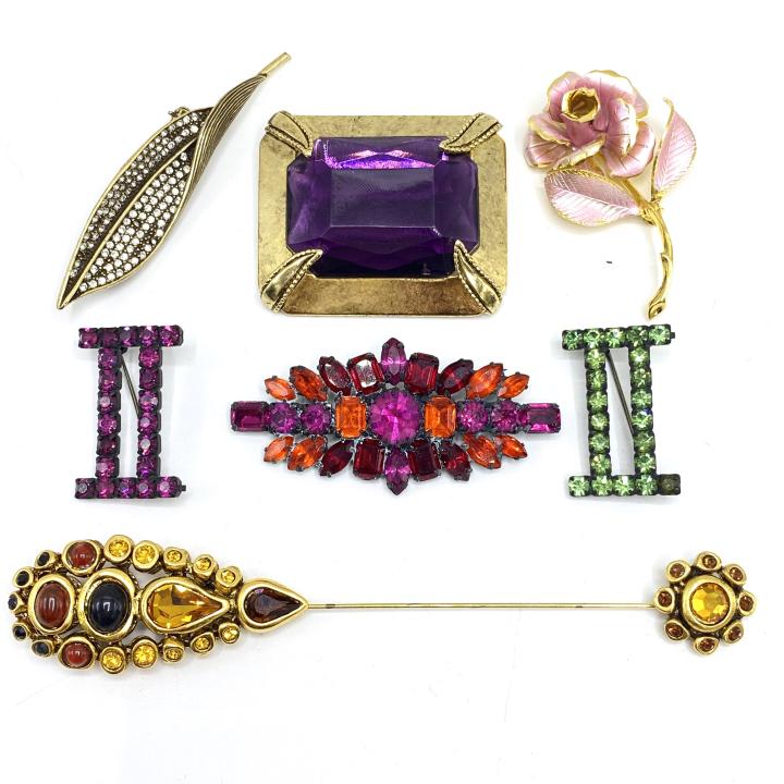 Lot of 7 Vintage Costume Jewelry Brooches (1 of 2)
