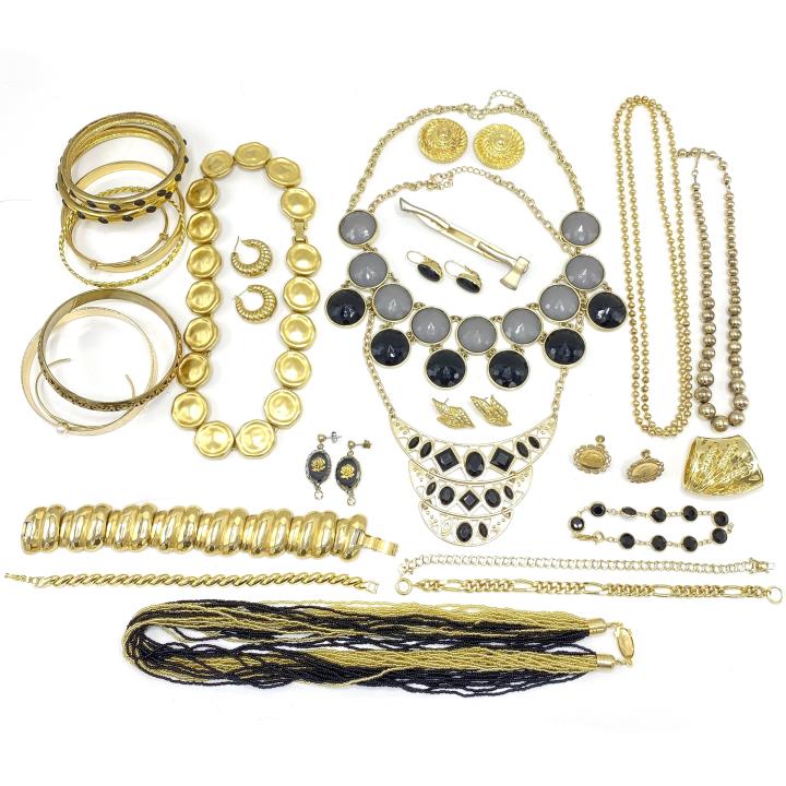 Large Lot of Gold Tone Vintage Costume Jewelry: Large Lot of Gold Tone Vintage Costume Jewelry – Many designer pieces signed and also included gold-filled pieces. High quality designer samples from the Westport CT estate of a department store jew