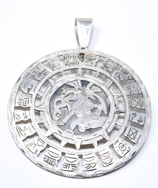 South American 900 Silver Medallion Pendant or Pin: South American 900 Silver Medallion Pendant or Pin. Reticulated and with engraved design. Measures nearly 3 inches in length with bail. Total weight approximately 16.6 grams. Hallmarked.