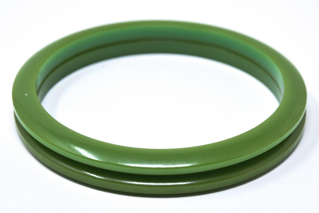Pair of Vintage Green Bakelite Bangle Bracelets (1 of 5)