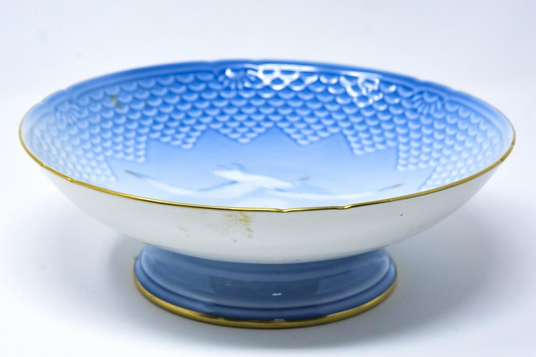Bing & Grondahl Copenhagen Denmark Porcelain Bowl: Bing & Grondahl Copenhagen Denmark Porcelain Bowl w Seagull Motif. Hand painted. Signed on bottom B & G. Measures 8 inches in diameter.