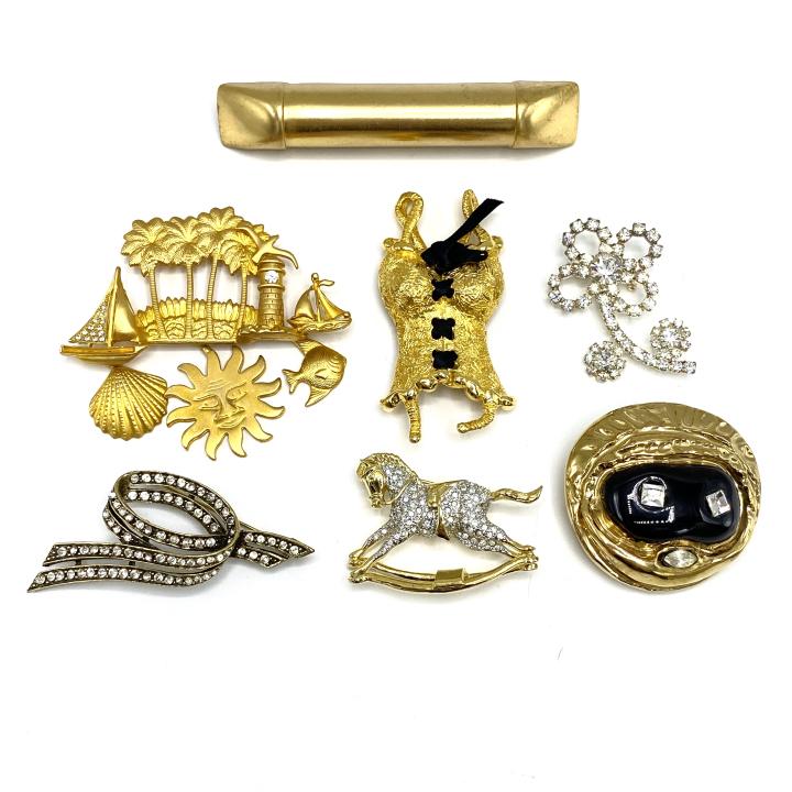 Lot of 7 Designer Costume Jewelry Brooches (1 of 2)