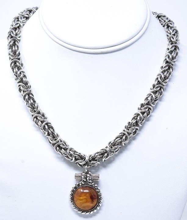 Vintage Ciner Silver Tone Woven Chain Necklace: Vintage Ciner Silver Tone Woven Chain Necklace w Pendant. Signed. Measures 17.75 inches in length. Faux amber cabochon necklace pendant.