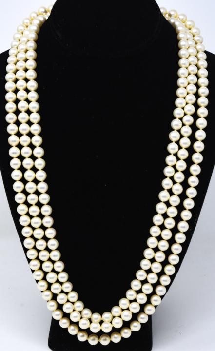 Vintage Costume Jewelry 3 Strand Pearl Necklace (1 of 5)