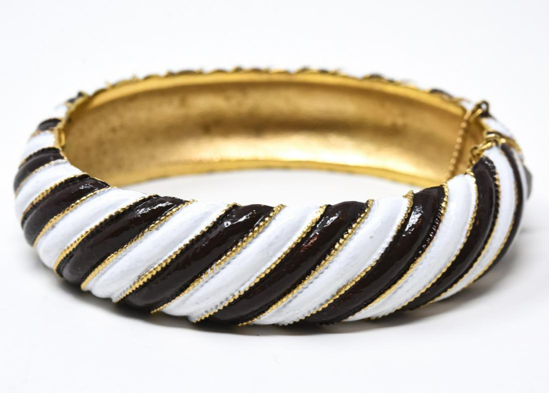 VS 1950s Trifari Enamel Bangle Bracelet (1 of 6)