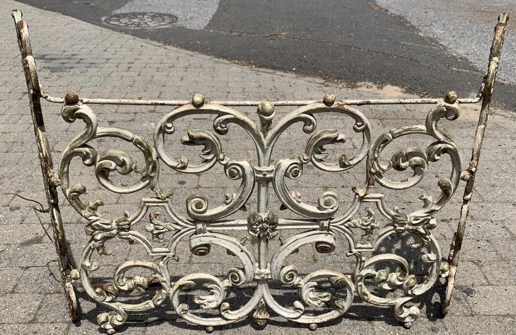 Antique Cast Iron Fireplace Fender / Gate (1 of 4)