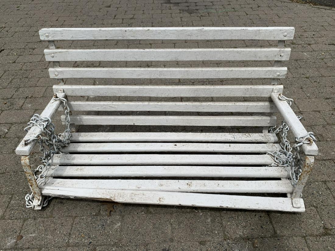 Vintage Hanging Garden Seat Swing: Vintage Hanging Garden Seat Swing. White painted wooden plank swing with metal chain. Measures 19 inches x 38 inches x 15 inches without chain.