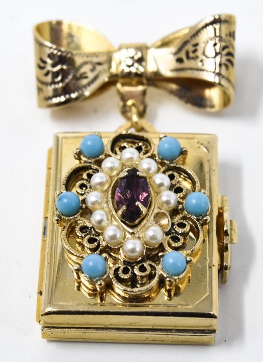 CORO Picture Locket Lapel Brooch in Box (1 of 10)