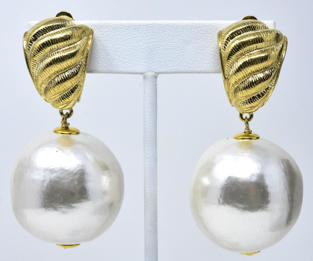 Givenchy Gilt & Huge Cotton Candy Pearl Earrings: Givenchy Gilt & Huge Cotton Candy Pearl Earrings. Pair Givenchy earrings with gilt ribbed triangular tops with suspending 30mm cotton candy pearl drops. C 1990. Measures nearly 2.5 inches overall.