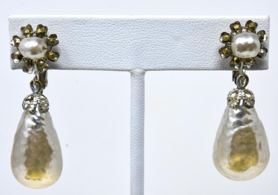 C 1950 Miriam Haskell Teardrop Pearl Earrings: C 1950 Miriam Haskell Teardrop Pearl Earrings. Pair earrings with pearl and bead floret suspending a teardrop pearl. Signed Haskell. Measures 1.5 inches.