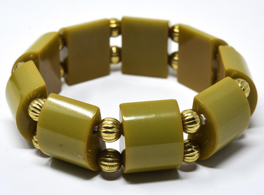 Vintage Green Bakelite Gilt Metal Beaded Bracelet: Vintage Green Bakelite Gilt Metal Beaded Bracelet. Green bakelite beads are approximately 1 inch in width.
