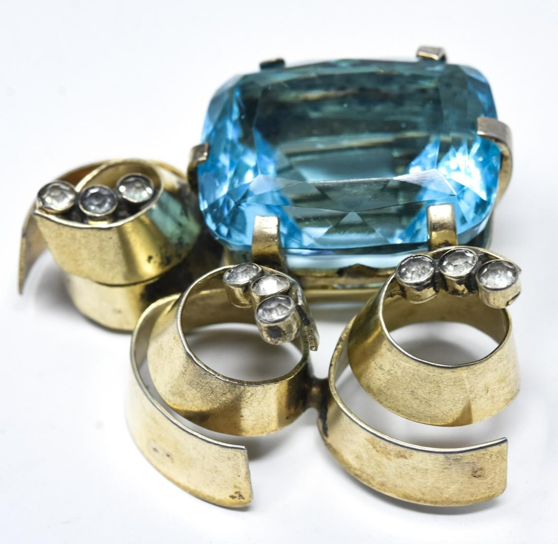 Unsigned Vogue Sterling & Aqua Paste Brooch: Unsigned Vogue Sterling & Aqua Paste Brooch. With large aqua paste and clear rhinestones. Hallmarked. Measures 2 inches x 1.5 inches.