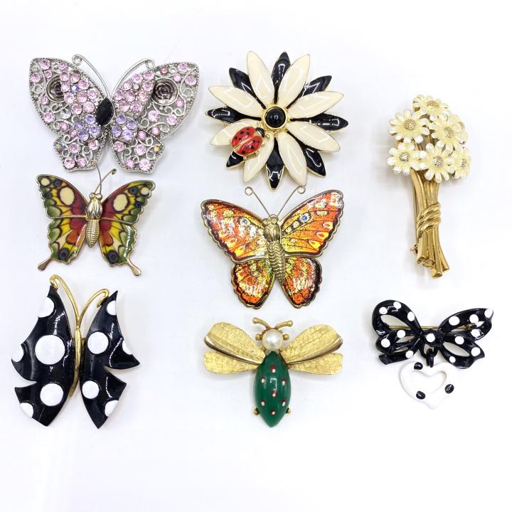 Lot of 8 Vintage Costume Jewelry Brooches (1 of 2)