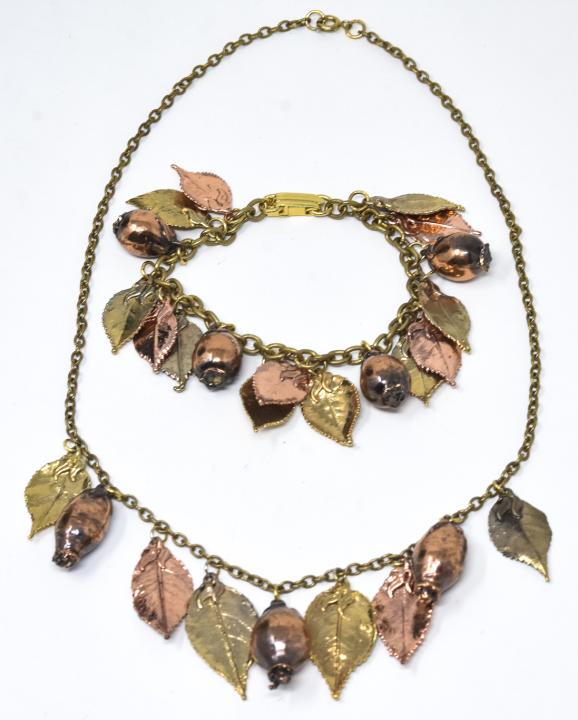 Vintage Jewelry Set Leaf Motif Necklace & Bracelet (1 of 8)