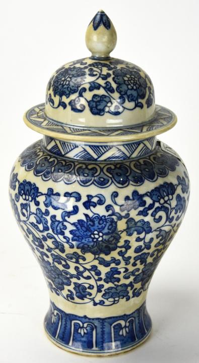 Chinese Blue & White Porcelain Ginger Jar Signed: Chinese Blue & White Porcelain Ginger Jar Signed. Chinese blue and white porcelain ginger jar with character mark on the bottom. With Doyle provenance. Measures 10 inches x 5 inches.
