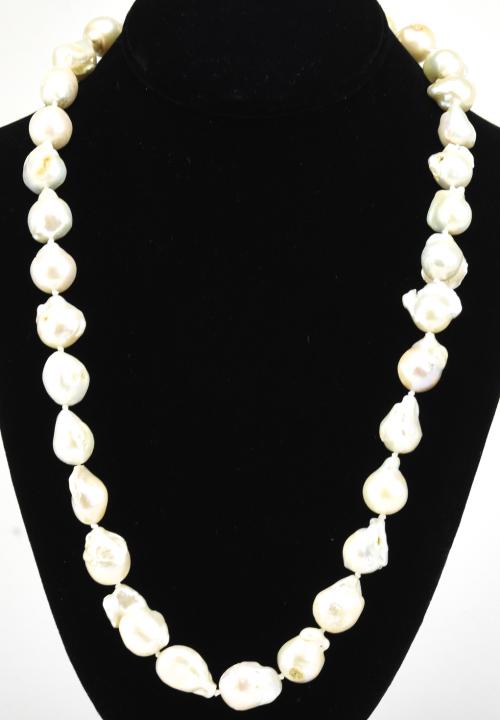 Hand Knotted Necklace w Large Cultured Pearls (1 of 5)
