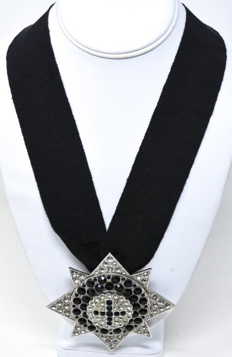 Vintage Butler & Wilson Huge Star Necklace Pendant: Vintage Costume Jewelry Butler & Wilson Huge Star Necklace Pendant. Signed B & W and numbered 20482. Necklace ribbon measures 26 inches, star measures 3.5 inches.