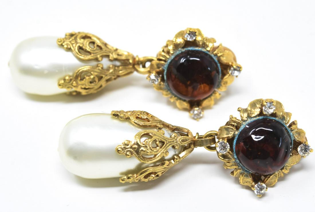 Vintage Chanel Pearl w Gripoix Glass Earrings (1 of 7)