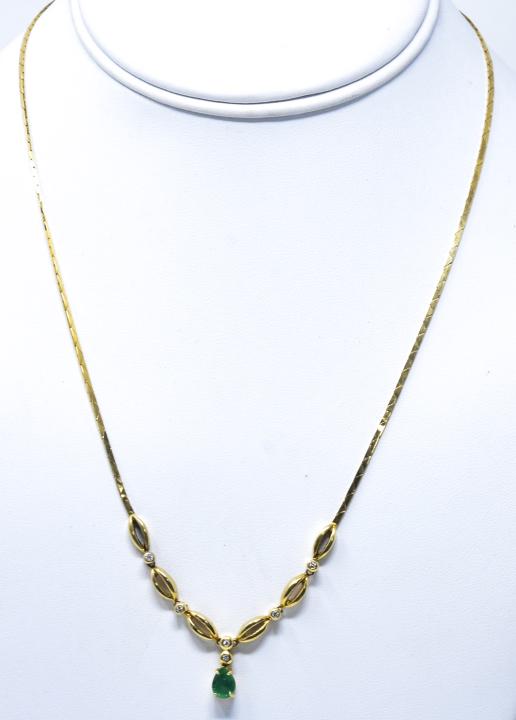 18kt Yellow Gold Diamond & Emerald Necklace (1 of 5)