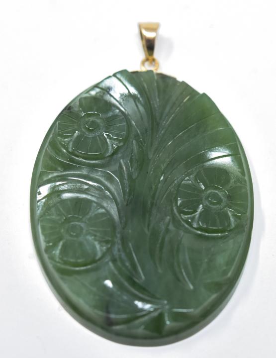 Estate 14kt Yellow Gold & Chinese Jade Pendant (1 of 4)
