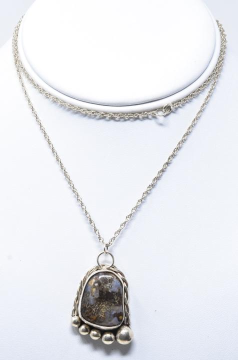 Vintage Native American Bear Paw Necklace Pendant (1 of 6)