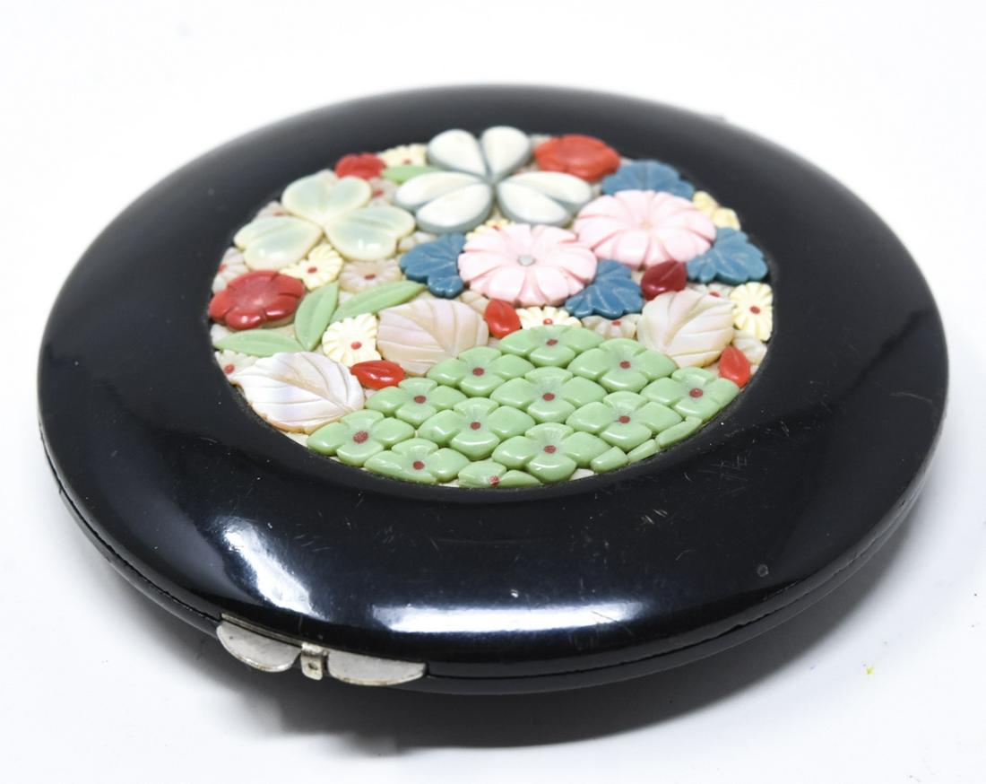 Antique C 1930s Art Deco Floral Mosaic Compact: Antique C 1930s Art Deco Floral Mosaic Compact. Black with central floral design. Likely European in origin. Measures 3 inches in diameter.