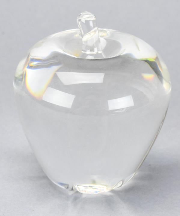 Steuben Crystal Apple Paper Weight Signed: Steuben Crystal Apple Paper Weight Signed. 4 inches x 4 inches