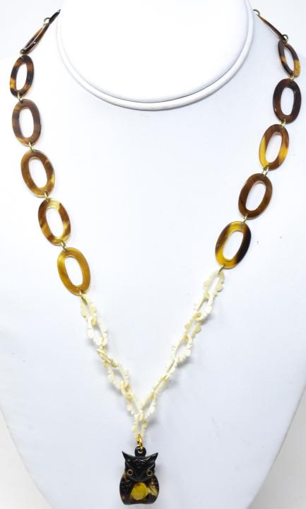 Vintage Owl Pendant Necklace w Amber & Carved Bone: Vintage Owl Pendant Necklace w Amber & Carved Bone. Faux tortoise links, carved bone links and an amber set owl pendant. Chain measures 21 inches in length.