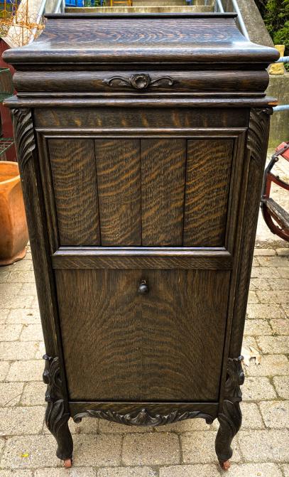Antique Columbia Grafonola Record Player Cabinet: Antique Columbia Grafonola Record Player Cabinet. Measures 45 x 18.5 x 21 inches.