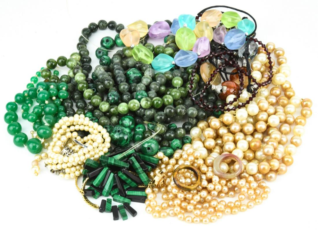 Collection of Beads Malachite, Acrylic & Hardstone: Collection of Beads Malachite, Acrylic & Hardstone
