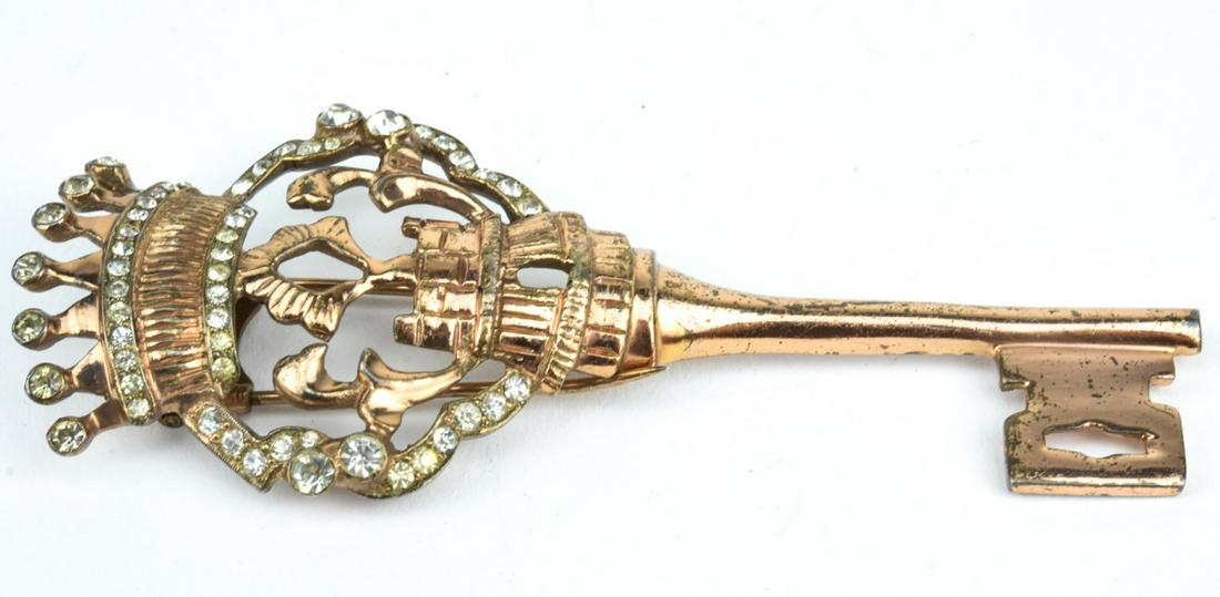 Vintage Sterling Paste Nettie Rosenstein Key Clip: Vintage Sterling Silver & Paste Set Nettie Rosenstein Skeleton Key w Crown Clip. Signed / hallmarked. Measures 3.75 inches in length.