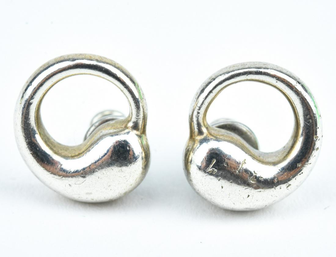 Vintage Sterling Tiffany Elsa Peretti Earrings: Vintage Sterling Silver Tiffany Elsa Peretti Earrings– A great pair of studs a bit shy of .5 inches in diameter. Marked for Tiffany, Peretti and 925 for sterling silver. Provenance: From a prominent