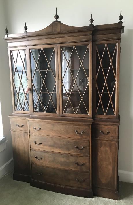 English Hepplewhite Style China Cabinet Cupboard: English Hepplewhite Style China Cabinet Cupboard. Measures 85 x 54.5 x 15 inches.