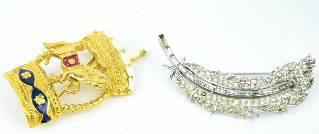 Two Vintage Trifari Costume Jewelry Brooch Pins (1 of 8)