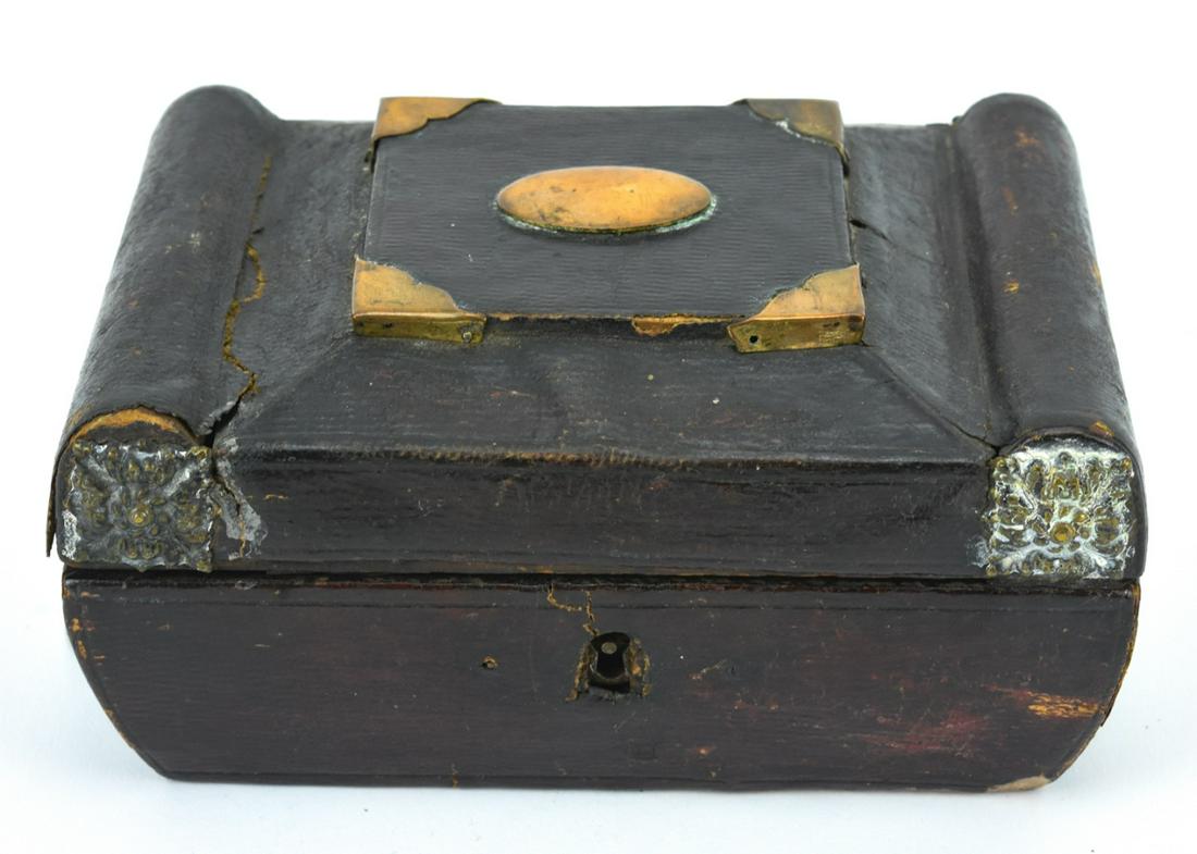 Antique C 1820s English Georgian Era Jewelry Box: Antique C 1820s English Georgian Era Jewelry Box. Measures 3 x 6 x 4.25 inches.