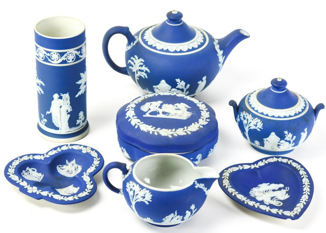Collection Antique Dark Blue Wedgwood Jasperware (1 of 8)