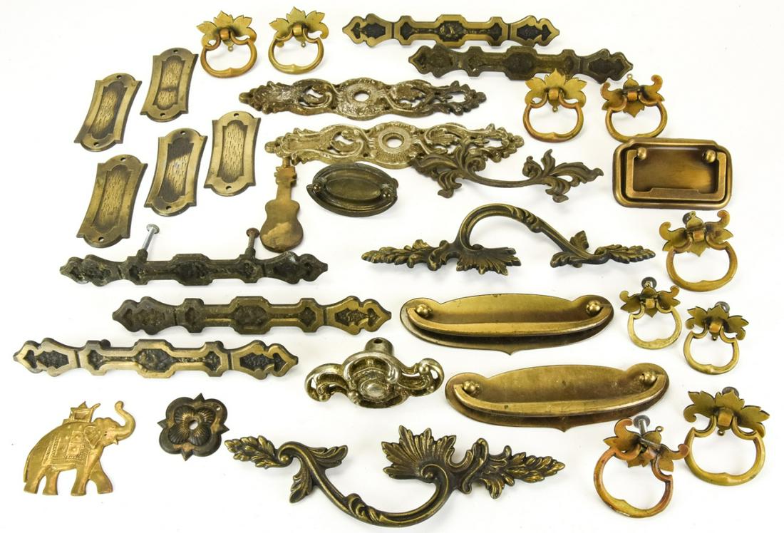 Lot of Furniture Hardware Incl Drawer Pulls (1 of 10)