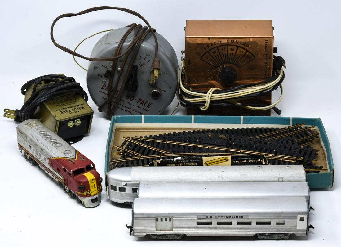 Lot of Vintage Model Train Tracks & Transformers (1 of 8)