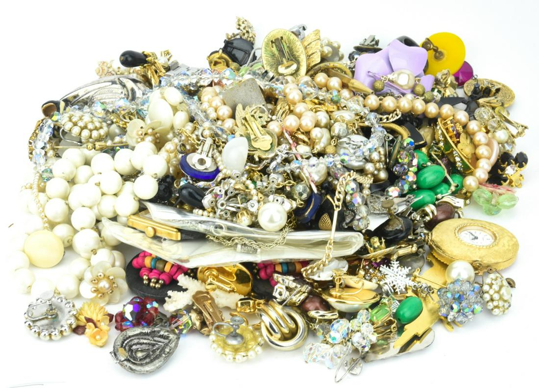 Large Collection of Vintage Costume Jewelry: Large Collection of Vintage Costume Jewelry.