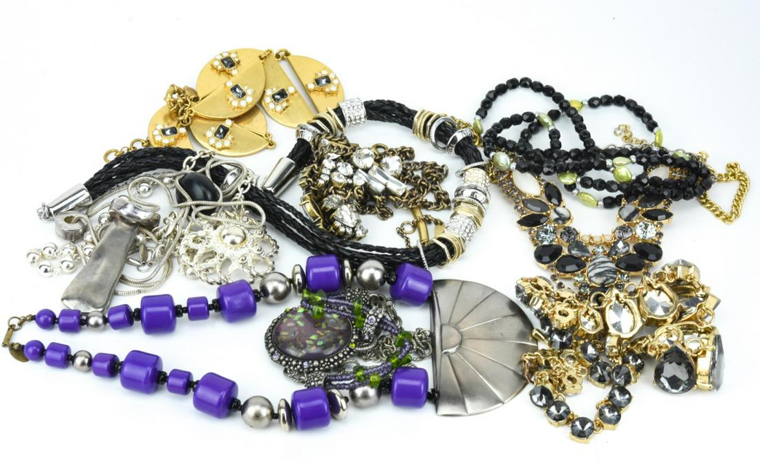 Assortment Vintage Designer Necklaces (1 of 7)
