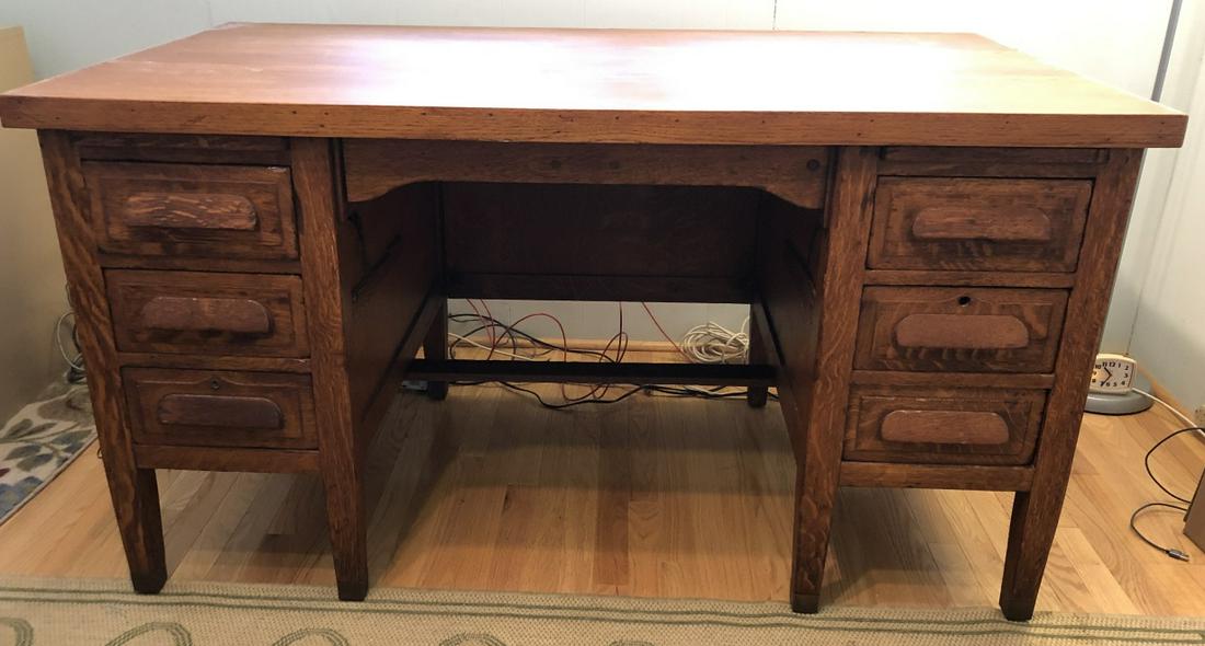American Arts & Crafts Quarter Sewn Oak Desk: Antique American Arts & Crafts Quarter Sewn Oak Bankers Desk. 31 inches x 58 inches x 32 inches