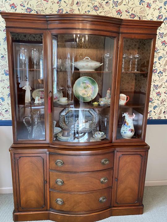 Drexel Georgian Mahogany Breakfront China Cabinet (1 of 10)